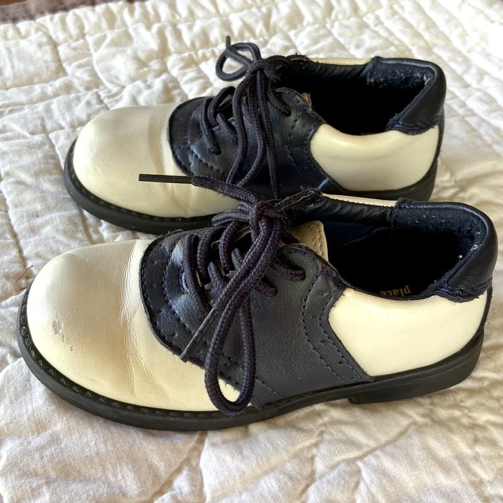Navy & White Boyd Saddleback Dress shoes -size 8- Excellent Used Condition!